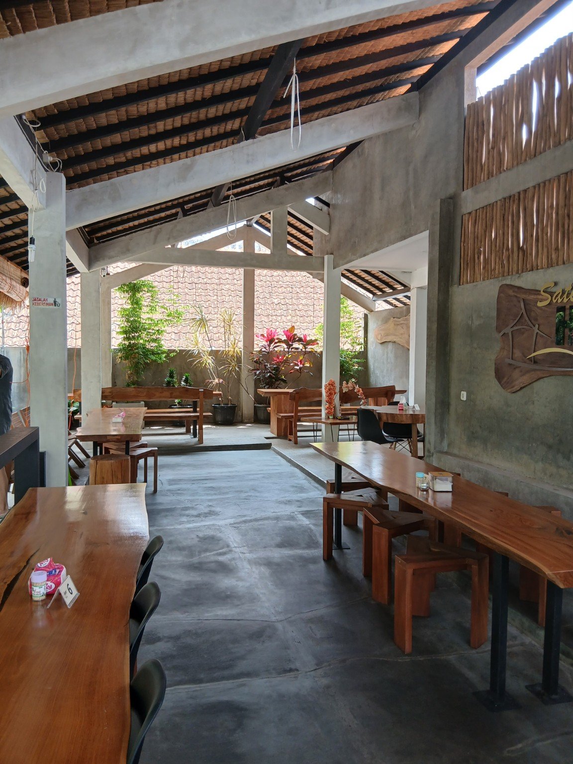 Disewakan Jl Natuna untuk Cafe atau Restoran