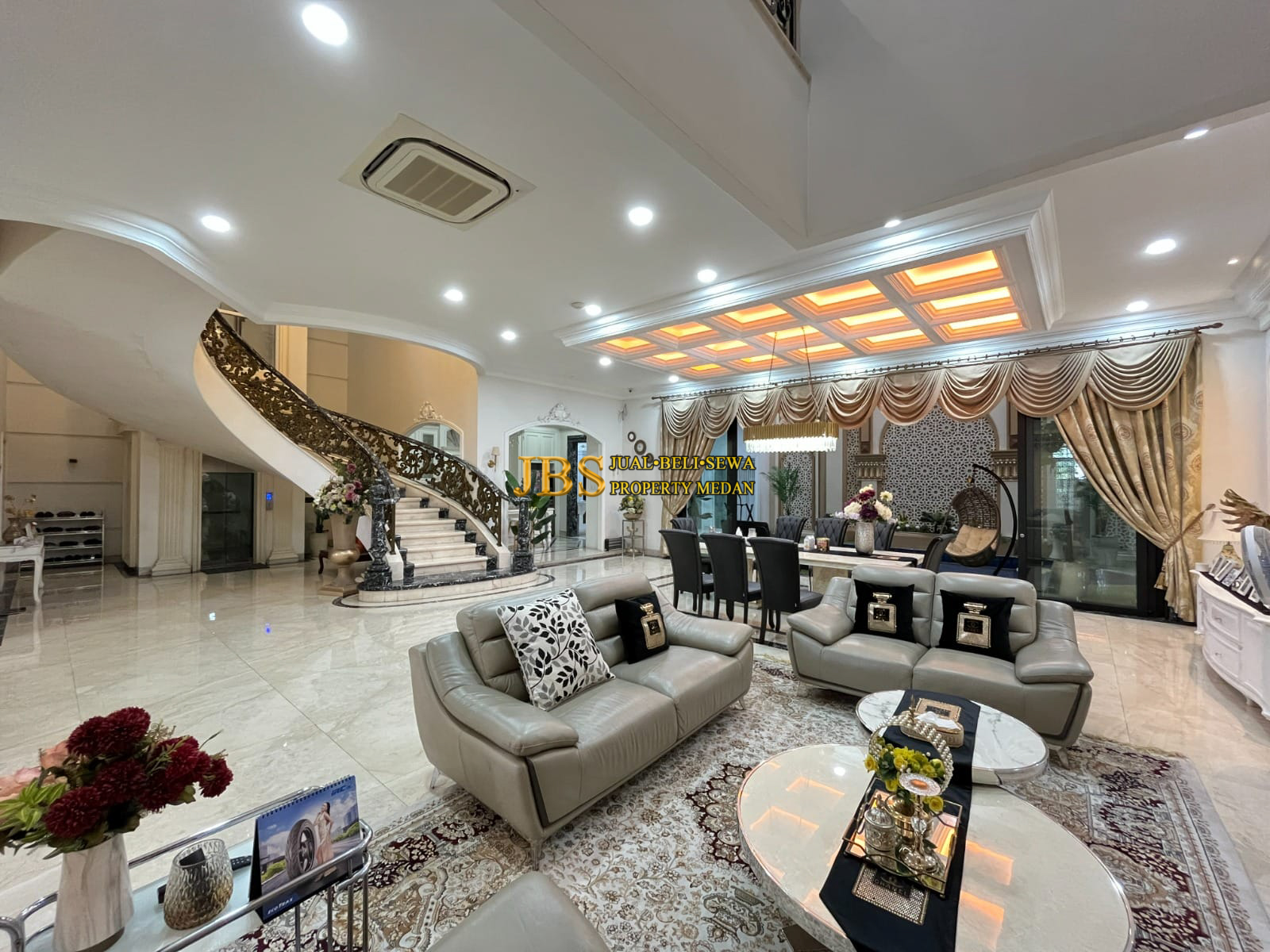 Dijual Rumah Lux Fully Furnished di Komplek Padang Golf Mansion (Daerah Polonia) - Medan