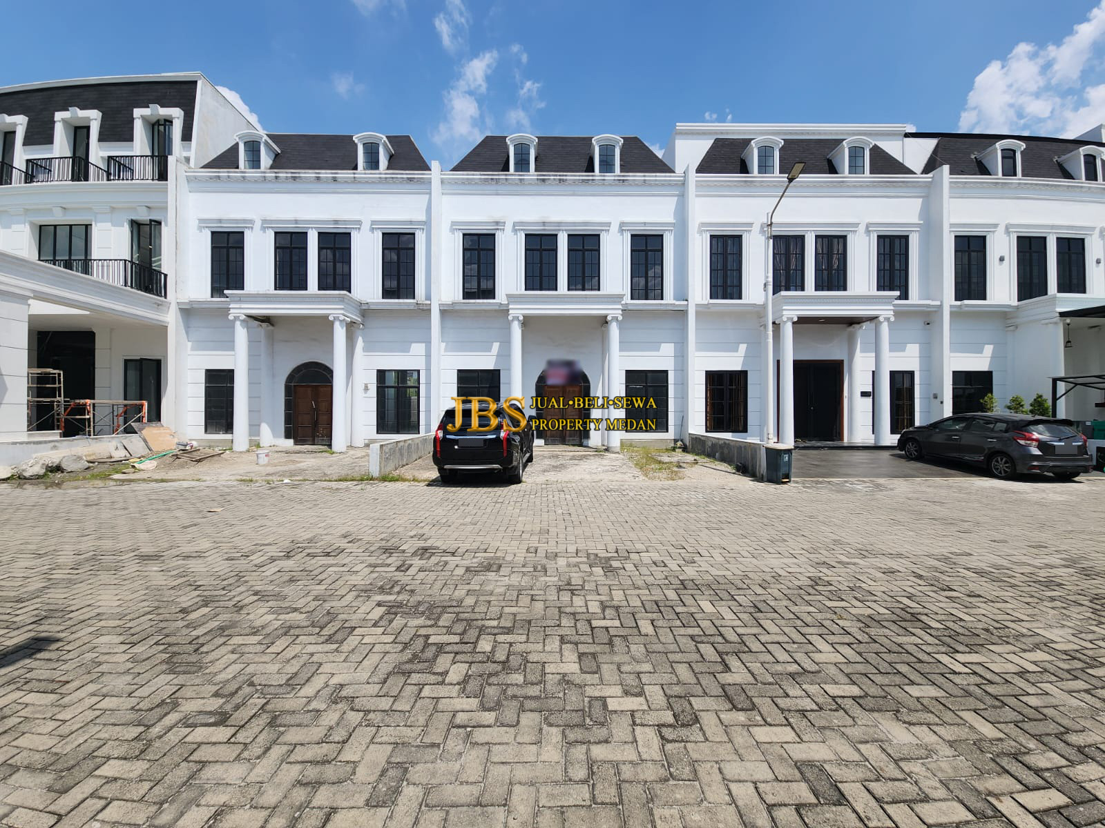 Dijual Rumah 2,5 Tingkat di Komplek Cityview Estate (Daerah Polonia) - Medan