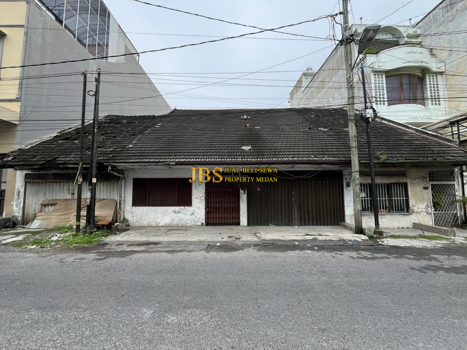 Dijual Rumah Tua Kondisi Kosong di Jalan Banda Aceh - Medan