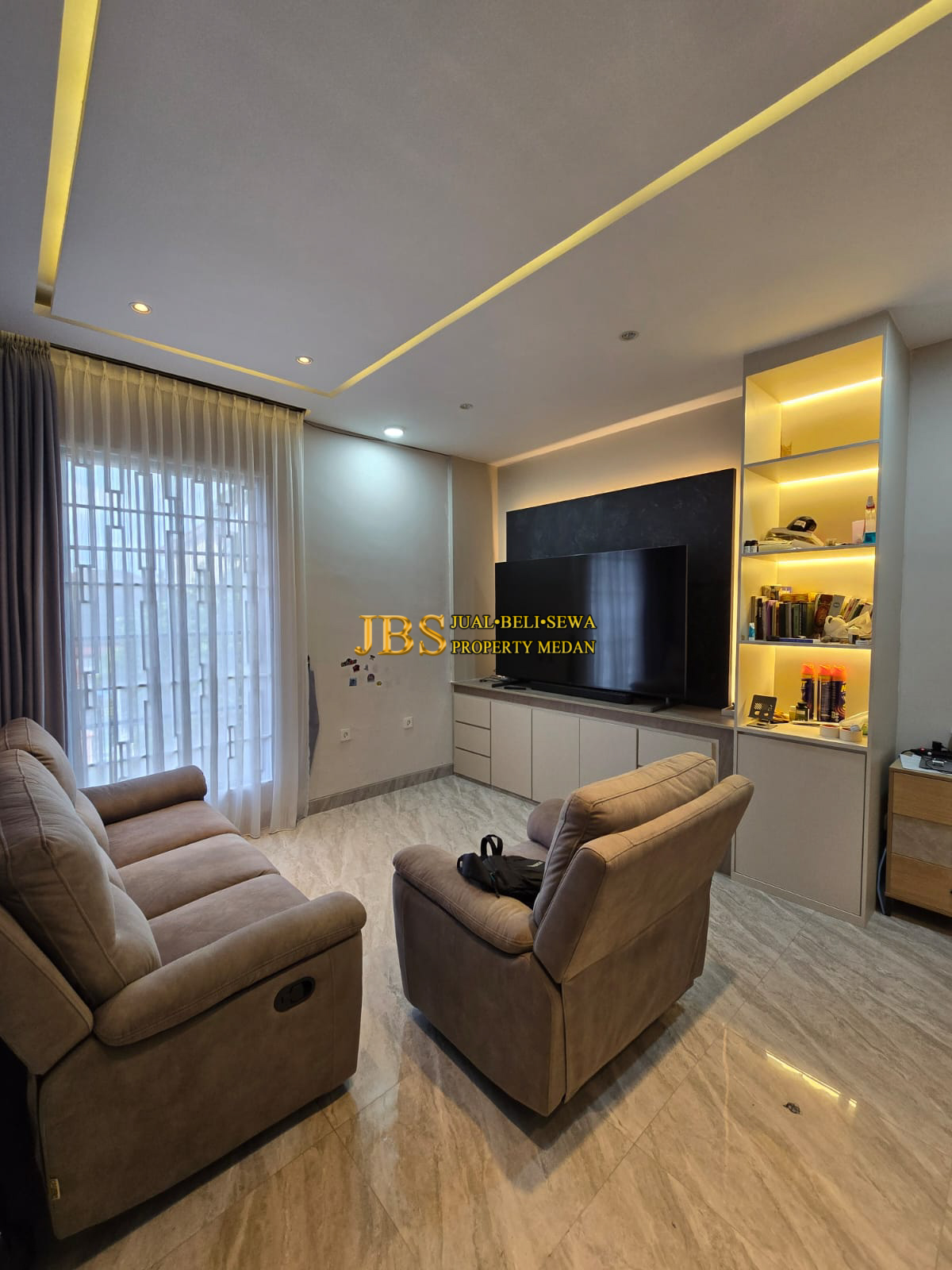 Jual Rumah 3 Tingkat di Komplek Damansara Private Living Jalan Sei Batang Serangan - Medan