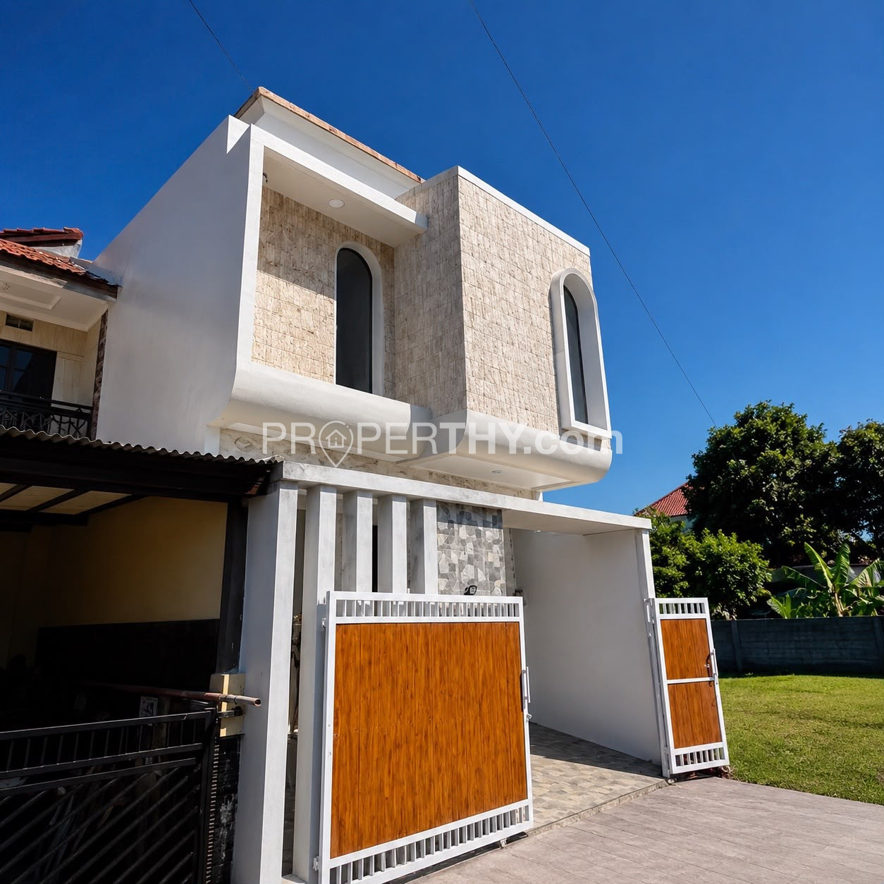 Dijual Rumah 2 Lantai + Rooftop Dengan 3 Kamar Tidur - 5 Menit ke Regents School dan 10 Menit ke Sanur & Living World | PRPD488