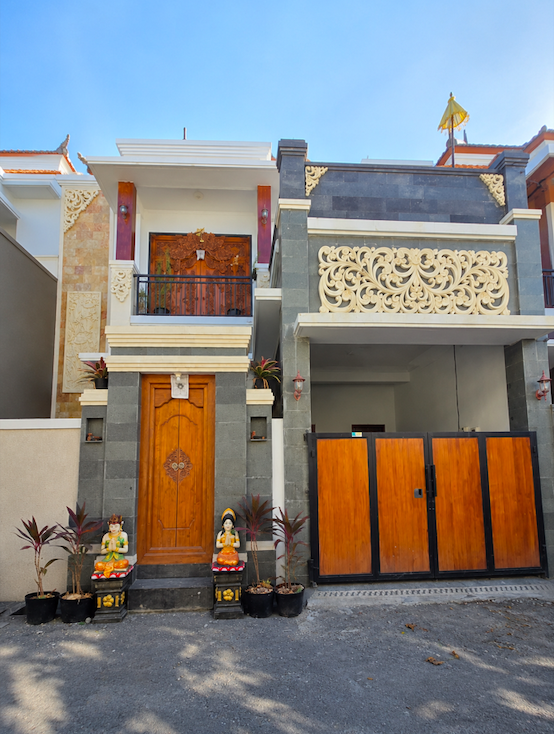 Dijual Rumah 2 Lantai Fully Furnished 3 Kamar Tidur Luas Tanah 1 Are - 10 Menit ke Sanur & Dyatmika School | PRPD509