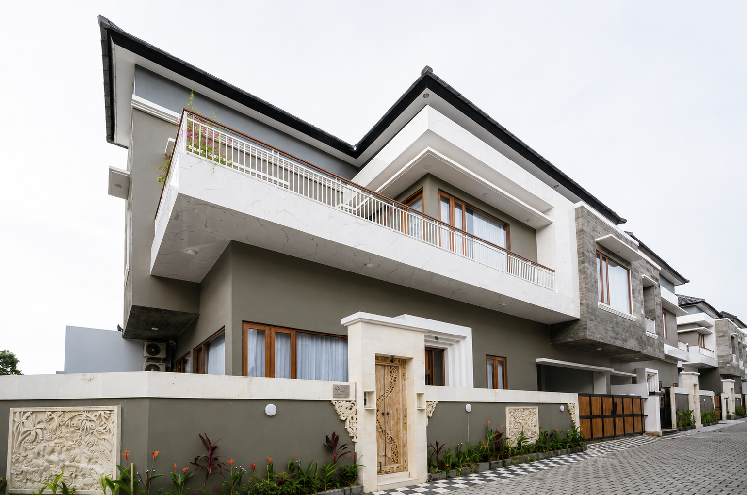 Rumah Semi Villa 2 Lantai Luas Tanah 1 Are, 3 Kamar Tidur Sudah Free Biaya Pajak, Balik Nama & Notaris - Hanya 5 Menit ke Sanur & Renon | PRPD526