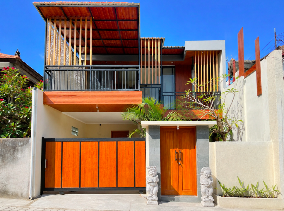 Dijual Rumah Semi Villa Siap Huni Luas Tanah 1,5 Are, 4 Kamar Tidur Dengan Mini Garden - 10 Menit Ke Icon Bali Mall | PRPS63