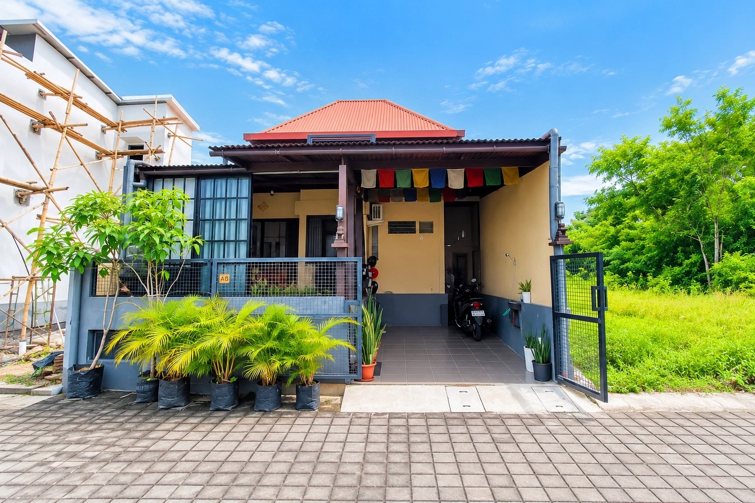 Dijual Rumah Minimalis di tanah seluas 1 Are dengan 3 Kamar Tidur dan Sudah Full Furnished dengan Rooftop Pemandangan Kawasan Bukit. Cuma 10 Menit ke GWK, UNUD, dan Pantai Pandawa.