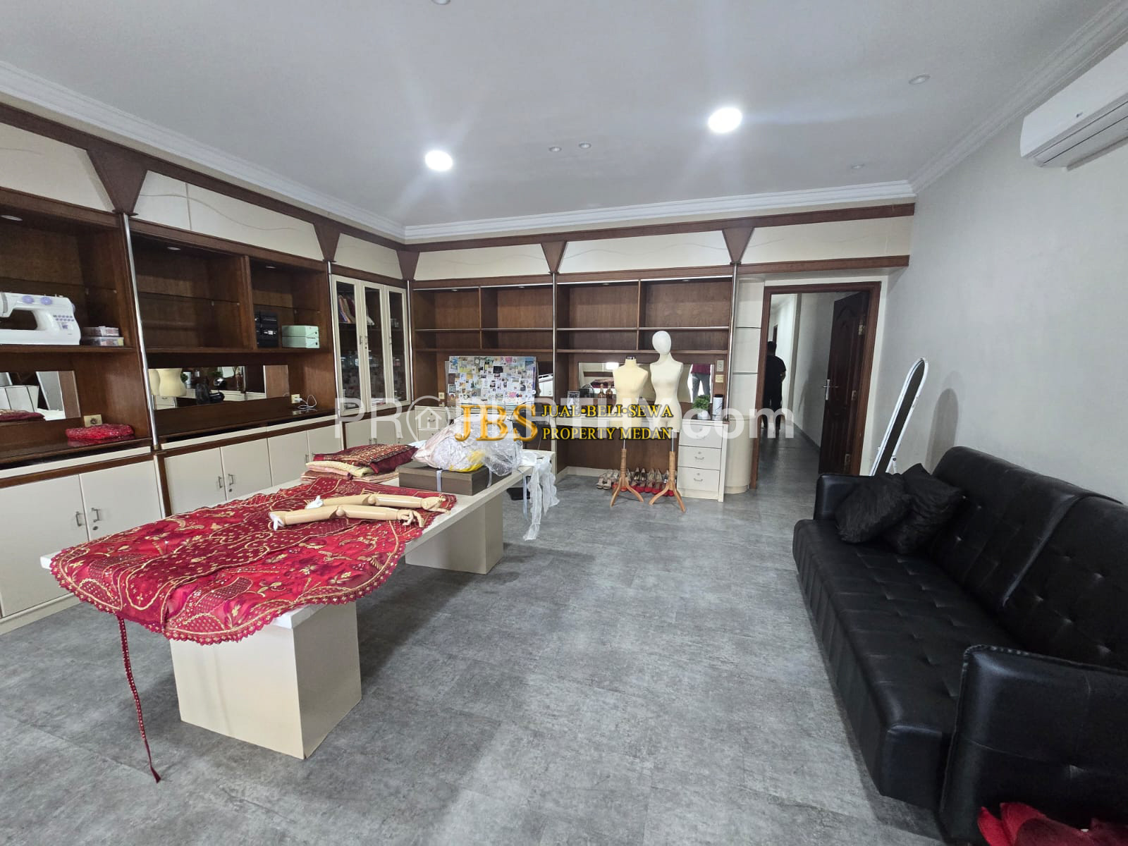 Ruko Hook 3 Tingkat Dijual di Jalan M.H Thamrin Simpang Jalan Ansari - Medan