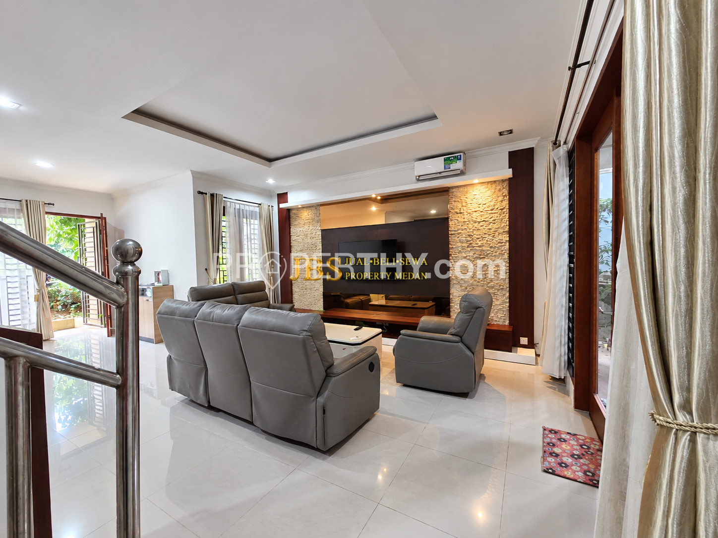 Jual Villa 2 Tingkat Siap Huni di Komplek Villa Panbil Jalan Ahmad Yani - Kota Batam