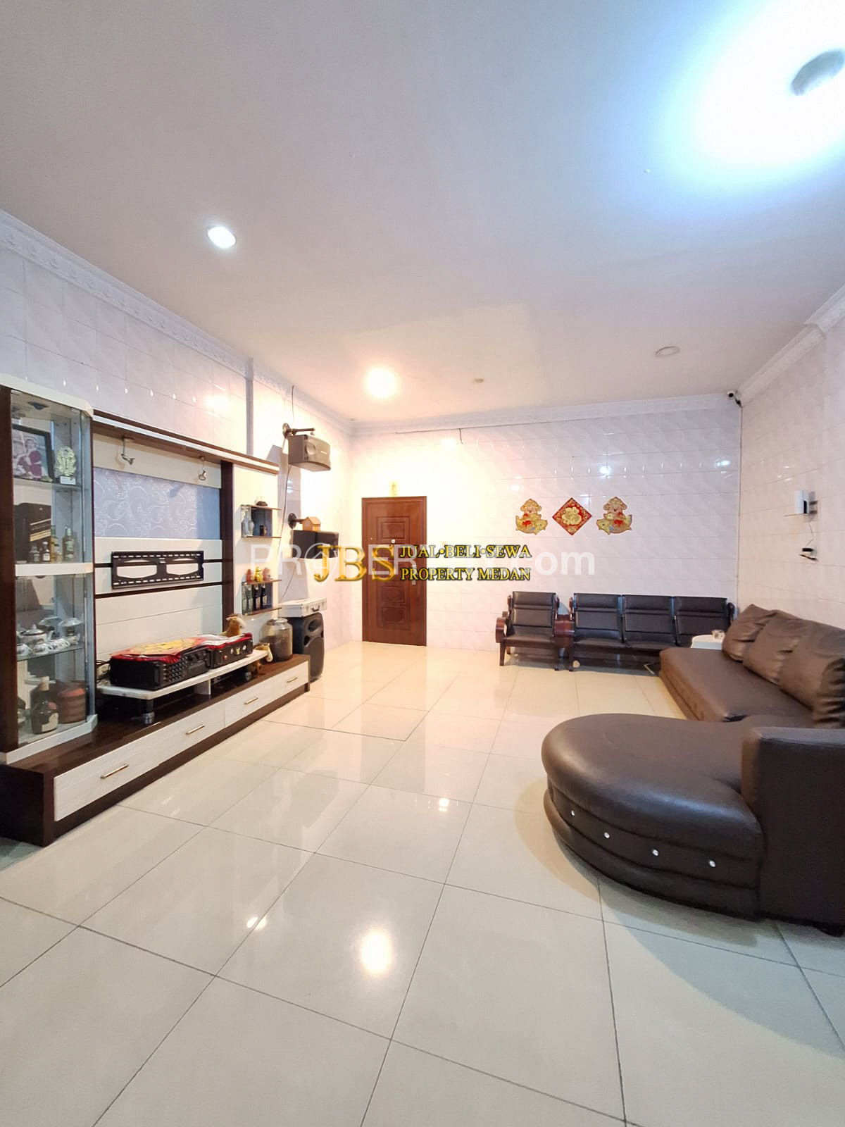 Jual Ruko 4 Tingkat di Komplek Cemara Asri Jalan Boulevard Timur - Medan