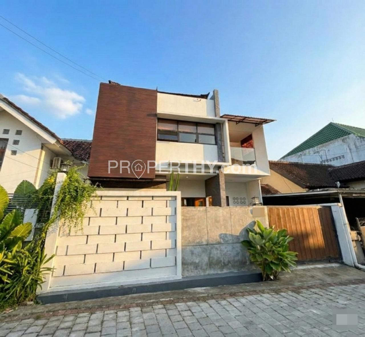 Dijual Rumah 2 Lantai Semi Villa Siap Huni Fully Furnished Dengan Luas Tanah 1.2 Are, 3 Kamar Tidur - 5 Menit ke Kerobokan & 10 Menit ke Canggu  | PRPB124