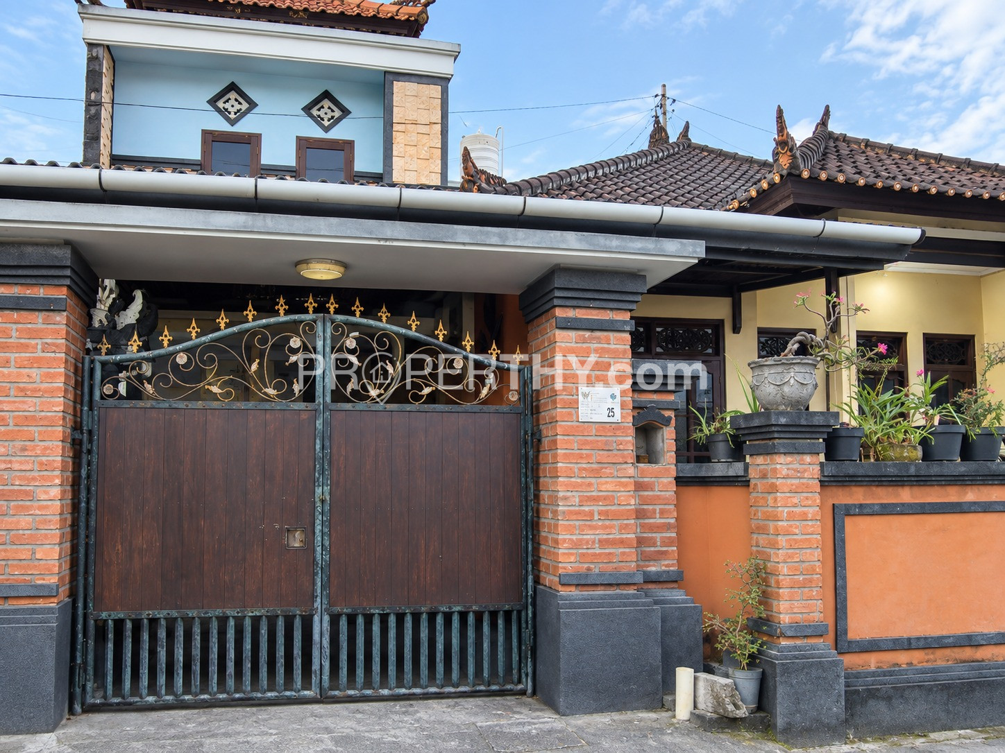 Dijual Rumah 2 Lantai 7 Kamar di Katrangan – 2 Menit ke Art Center, 7 Menit ke Plaza Renon, Luas Tanah 1,5 Are | PRPD571
