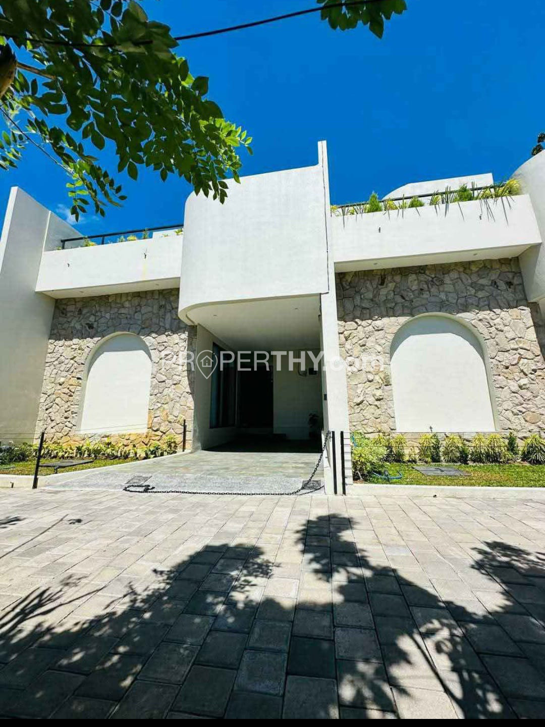 Dijual Villa Brand New Fully Furnished Luas Bangunan 1,5 Are Dengan 3 Kamar Tidur Dan Swimming Pool - 10 Menit ke Garuda Wisnu Kencana (GWK) | PRPJ252