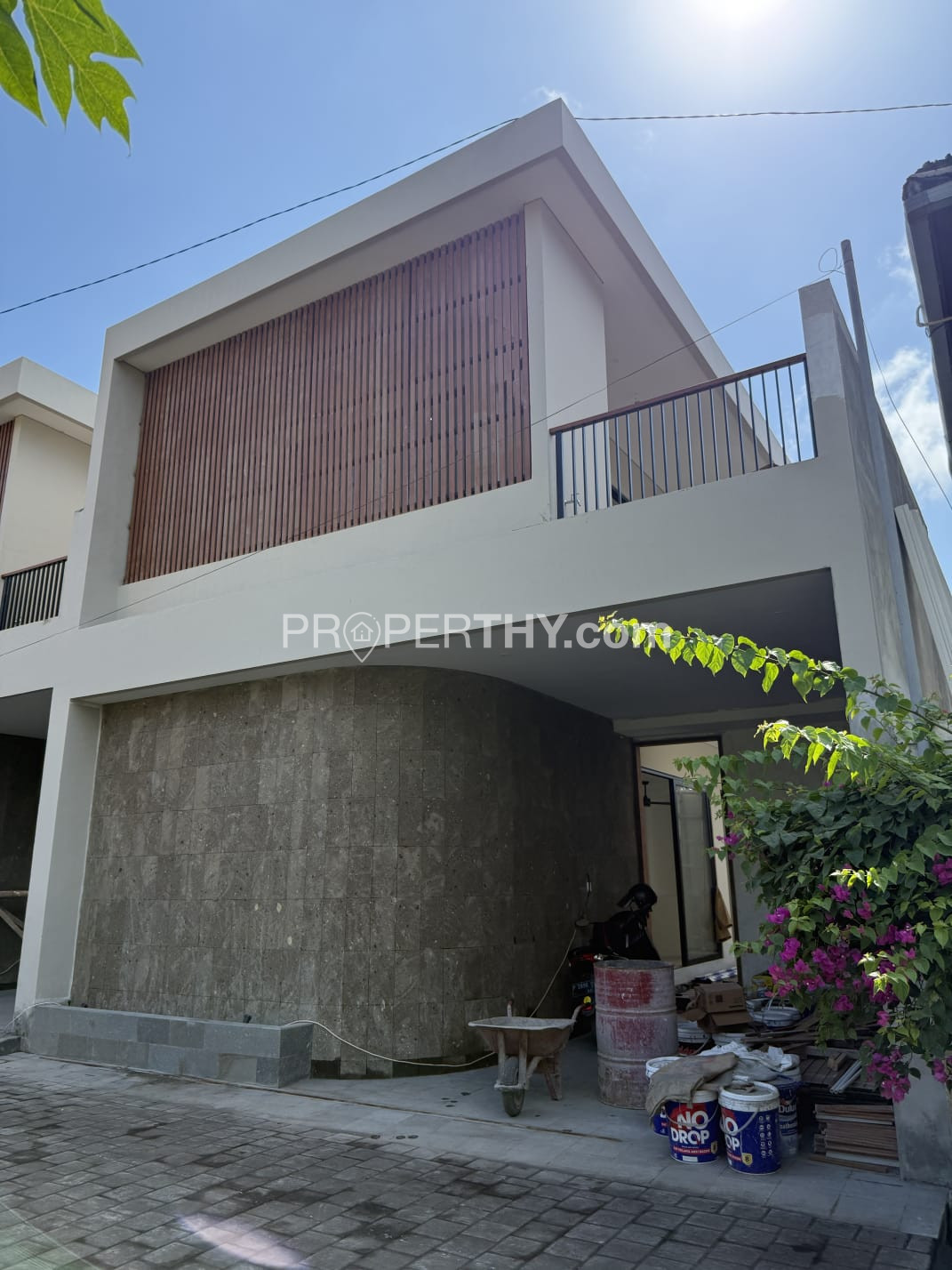 Dijual Villa Brand New Siap Huni Luas Tanah 1,07 Are Dengan Swimming Pool & Sunken Living Room - 5 Menit ke Pantai Saba | PRPG42