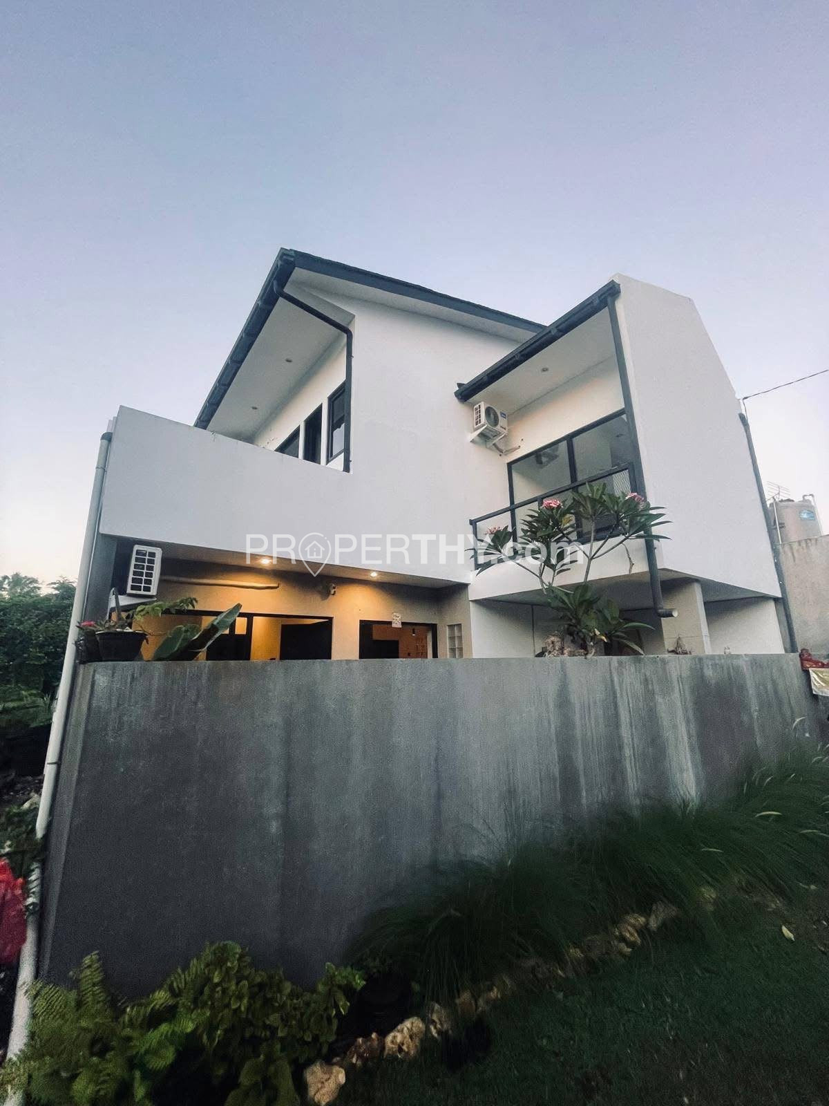Dijual Rumah Brand New 2 Lantai Siap Huni Luas Tanah 1 Are Dengan 3 + 1 Kamar Tidur - 5 Menit ke GWK Cultural Park | PRPJ255