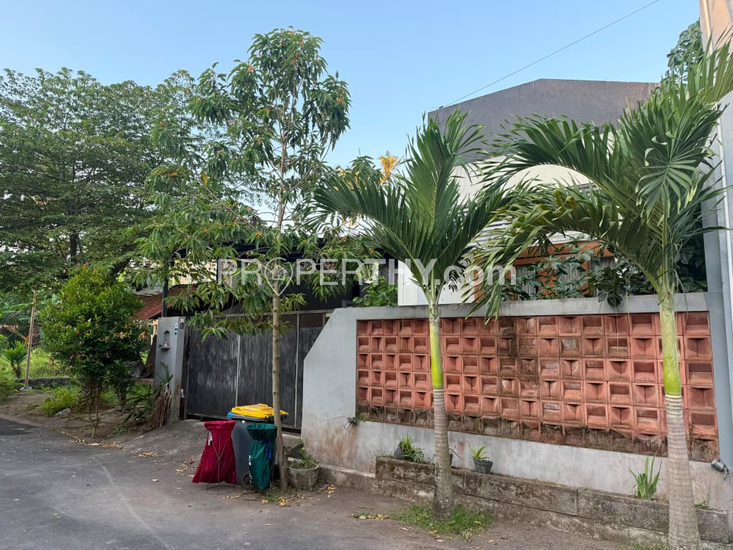 Dijual Rumah1 Lantai Siap Huni Luas Tanah 1,2 Are Berisikan Halaman Belakang Dan Gratis Kompor Tanam & AC - 5 Menit ke Green School | PRPB129