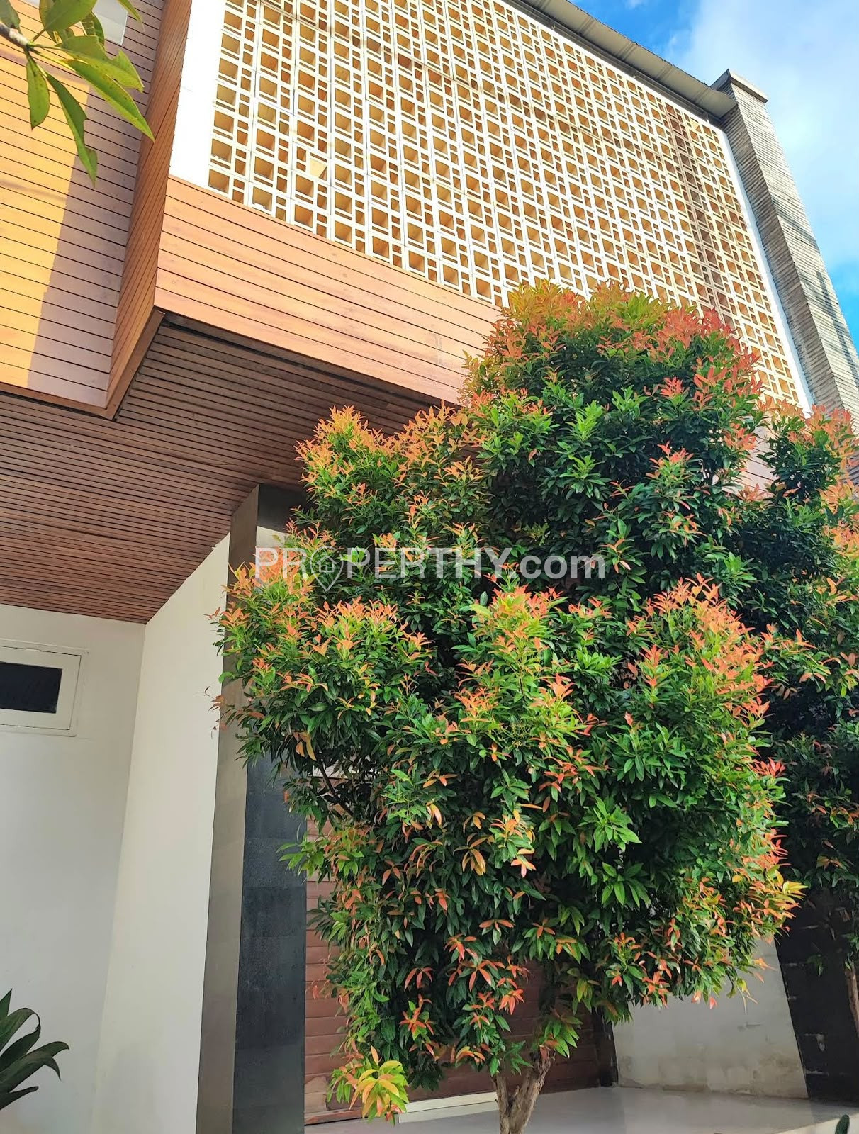 Dijual Villa Fully Furnished 2 Lantai Siap Huni Dengan Luas Tanah 1,5 Are, SHM & SLF Ready - 300 Meter ke Pantai Berawa | PRPC129