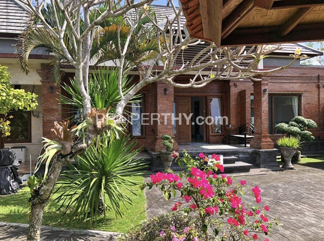 Dijual Rumah Semi Villa Siap Huni Luas Tanah 3,75 Are Sudah Fully Furnished - 5 Menit ke Nuanu Creative City & Pantai Nyanyi  | PRPT36