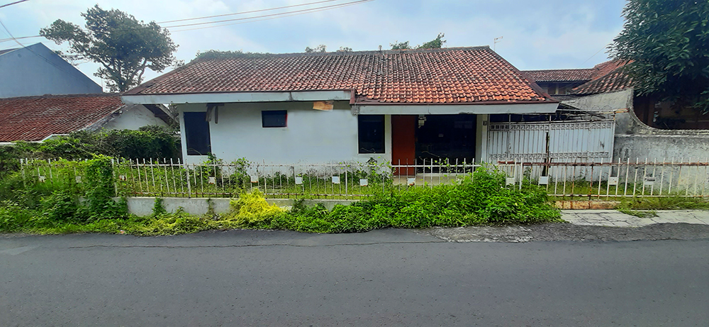 RUMAH TUA HITUNG TANAH UNTUK KOST ATAU RUMAH TINGGAL SAYAP JL. CIGADUNG DAGO BANDUNG