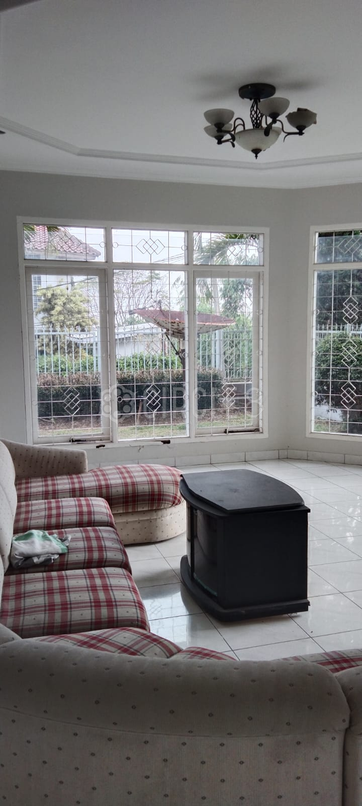 Rumah Mewah Bergaya Modern  di  Ciumbuleuit