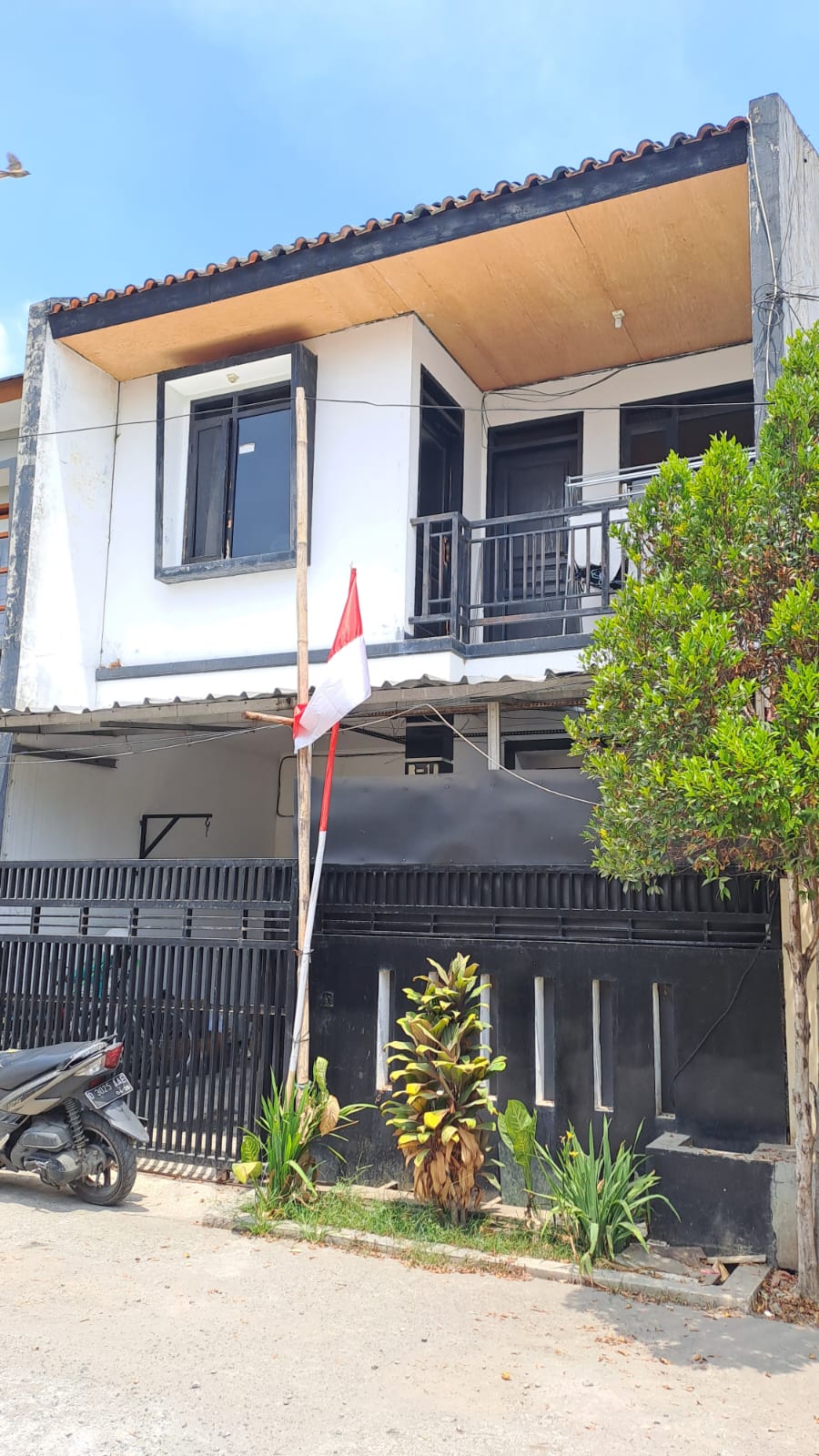 Rumah minimalis siap huni di Komp Kiara sari asri Buah Batu