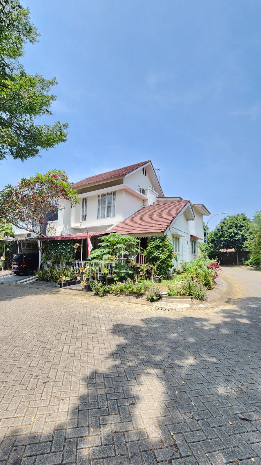 Rumah Hook 2 Lantai Dalam Cluster Favorit Emerald Bintaro