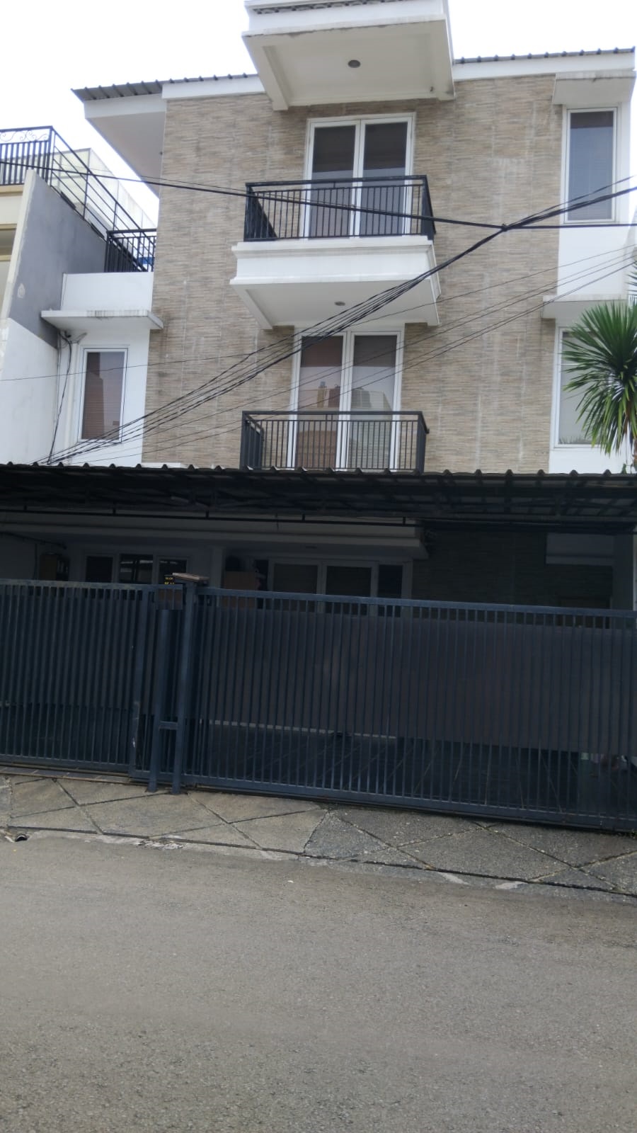 Rumah 3 lantai baru Renovasi siap huni lokasi Ok di Kelapa Gading Jakarta Utara